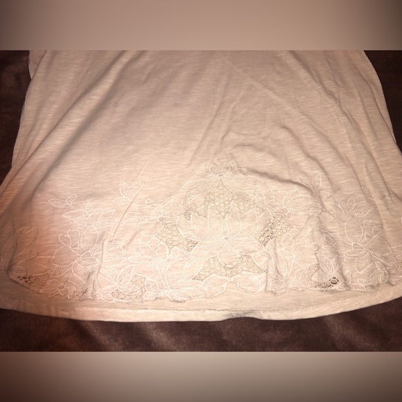 Women’s Top - Picture 3 of 5